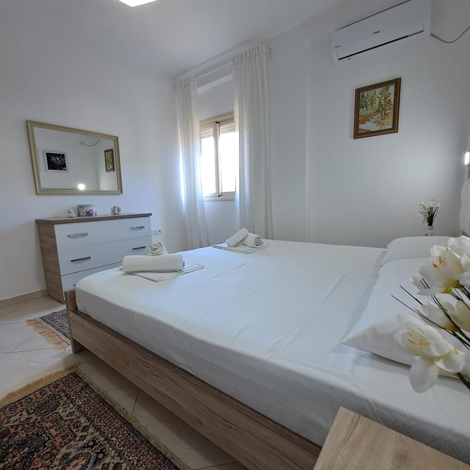 Flowers & Green 2 Bedrooms Apartment & Box Garage Vlorë Exteriér fotografie